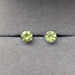 Sterling Silver Natural Rich Green Peridot Stud Earrings 1 CTW Unheated New